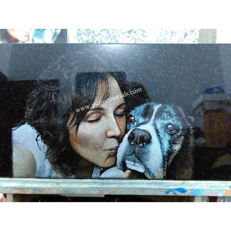 Lady With Dog Watching az emlékműhöz